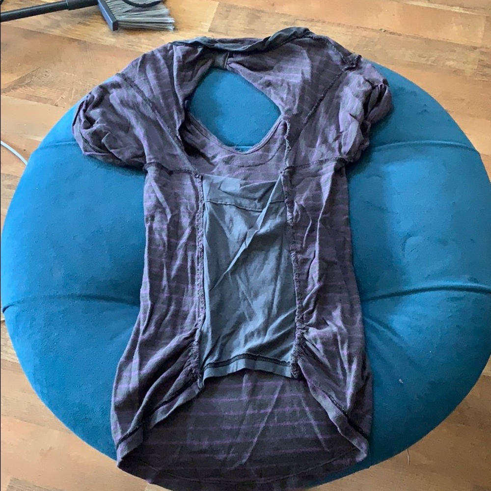 Keyhole-back tee. - Picture 6 of 6
